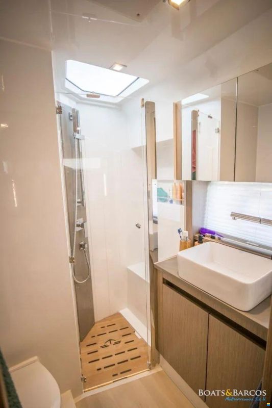 Sealine C390V