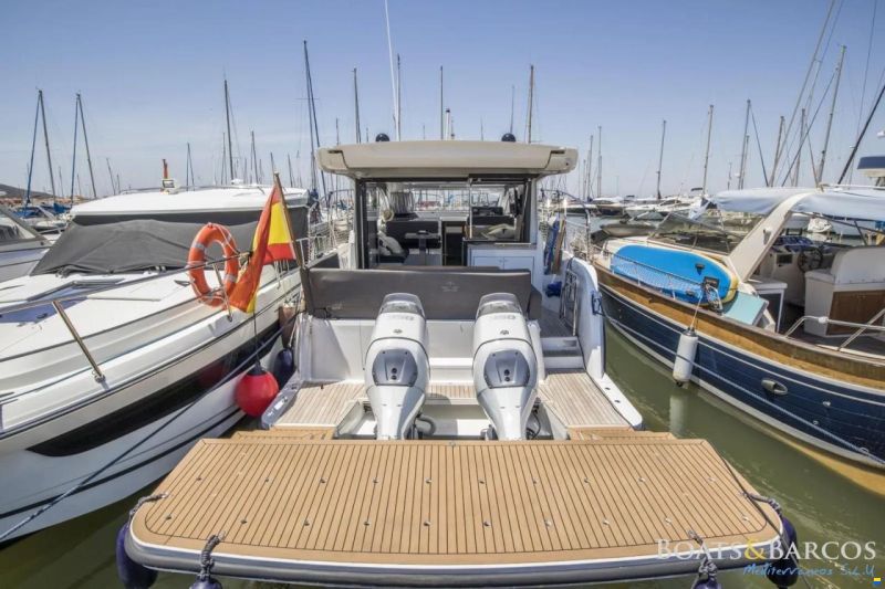 Sealine C390V