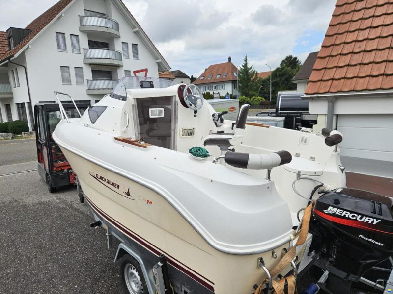 Quicksilver cabin 460