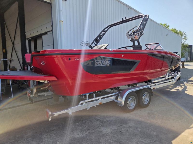 Heyday WT Surf - 6.2L - 370HP - 90hours