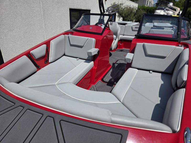 Heyday WT Surf - 6.2L - 370HP - 90hours