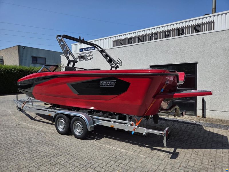 Heyday WT Surf - 6.2L - 370HP - 90hours