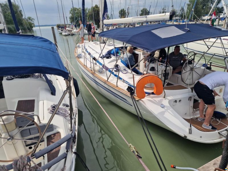 Bavaria 44