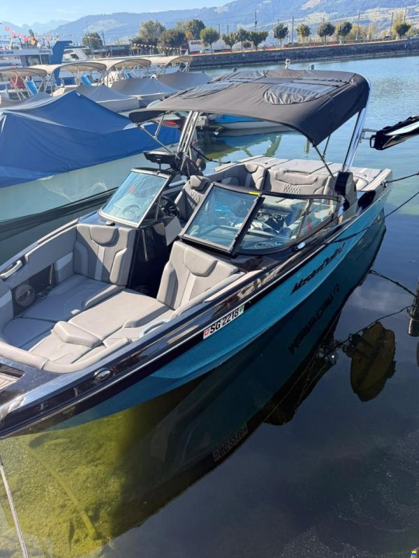 MasterCraft XT22 Wakeboard & Wakesurf