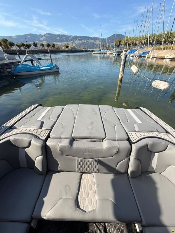 MasterCraft XT22 Wakeboard & Wakesurf