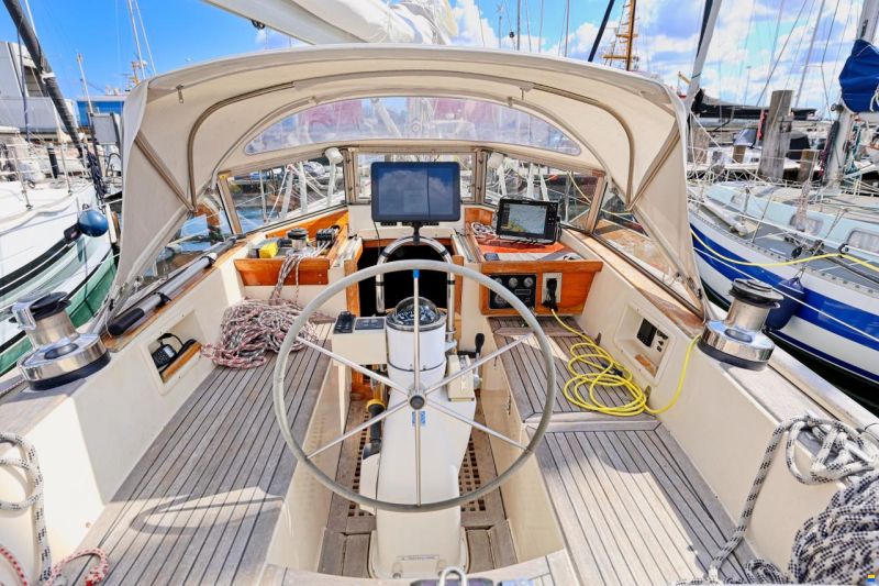 Hallberg-Rassy 382