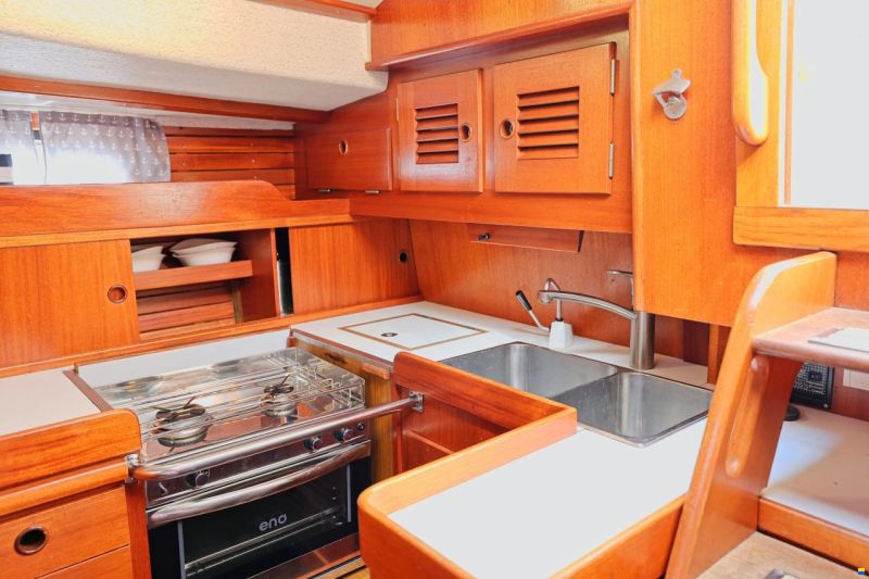 Hallberg-Rassy 382