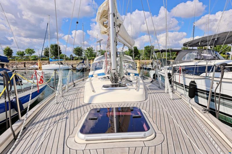 Hallberg-Rassy 382