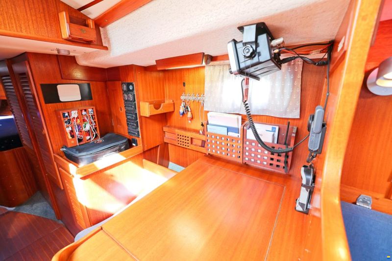 Hallberg-Rassy 382