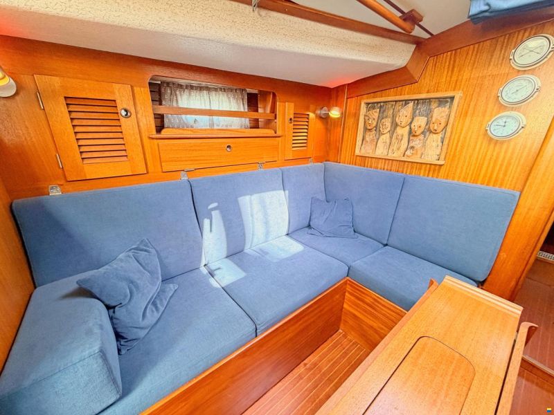 Hallberg-Rassy 382