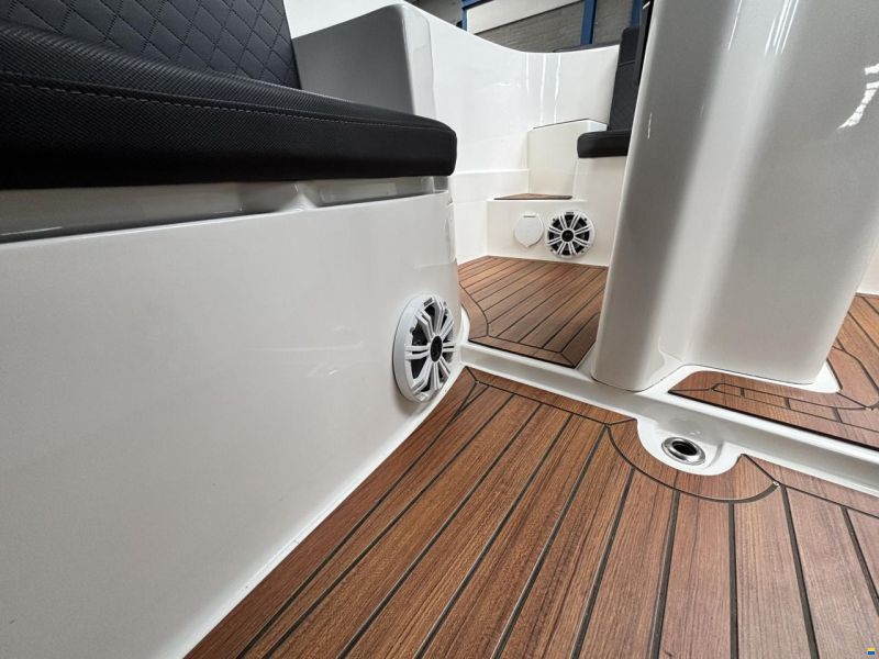 Topcraft 565 Tender