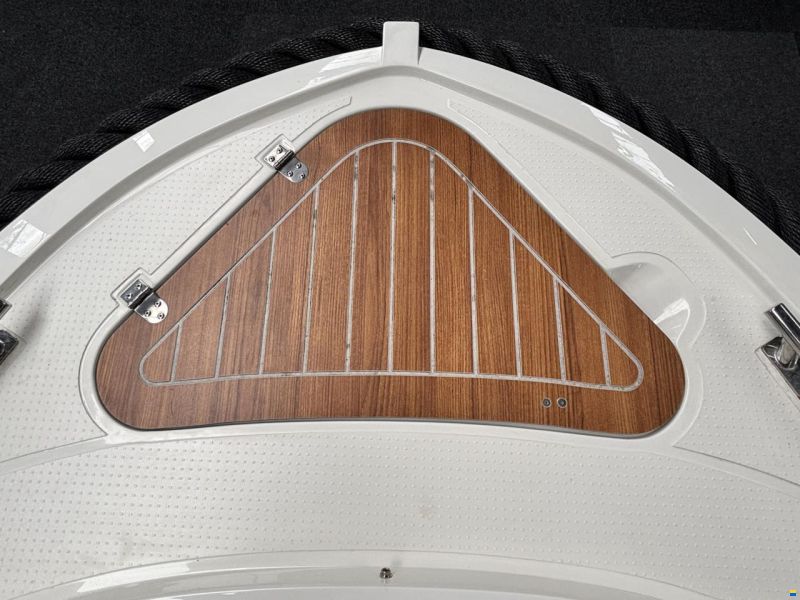 Topcraft 565 Tender
