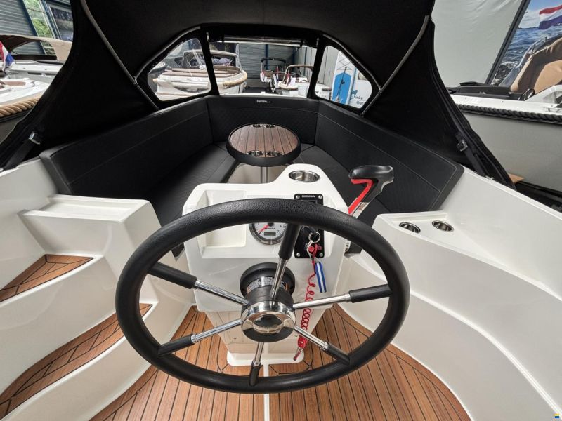 Topcraft 565 Tender