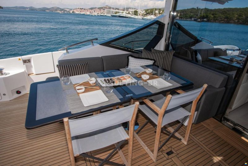 Azimut S7