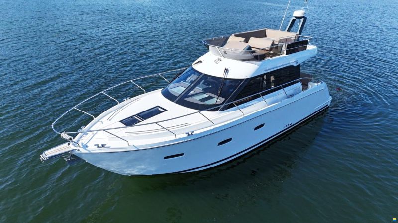 Sealine F380