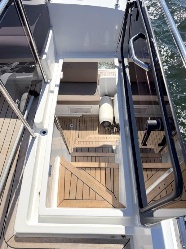 Sealine F380