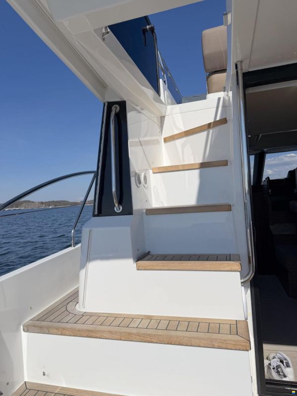 Sealine F380