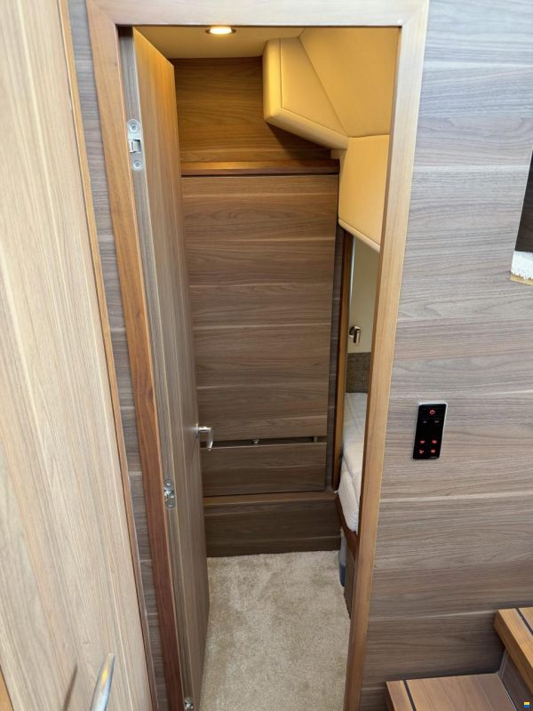 Sealine F380