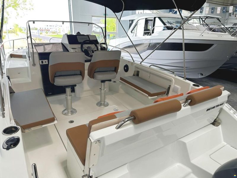 Beneteau Flyer 7 SD Sundeck