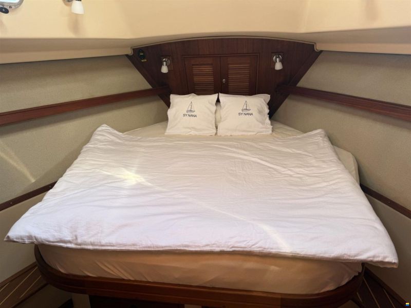 Island Packet 380