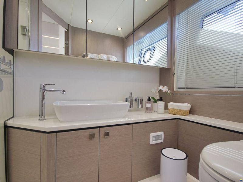 Sunseeker Predator 74