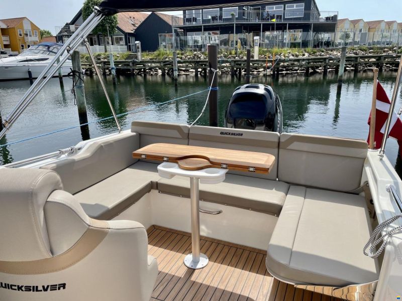 Quicksilver Activ 755 Sundeck