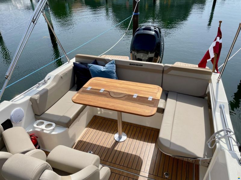 Quicksilver Activ 755 Sundeck