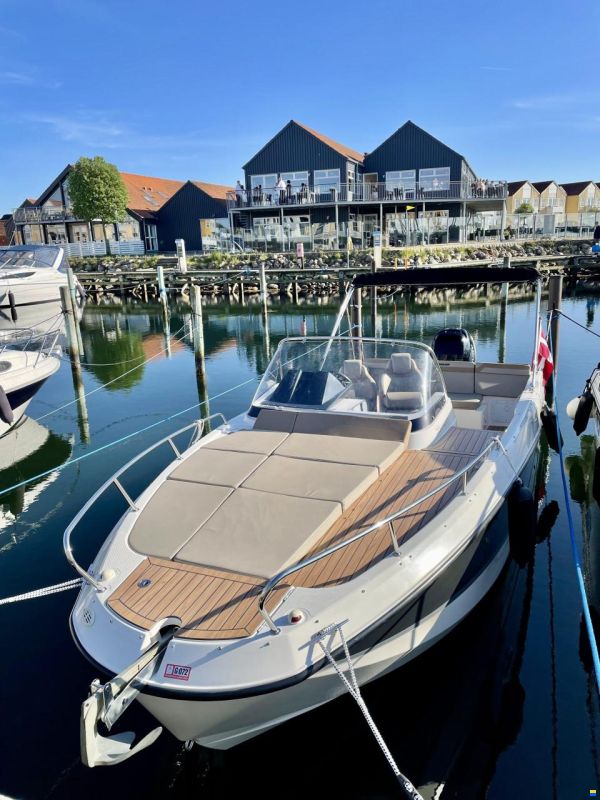 Quicksilver Activ 755 Sundeck