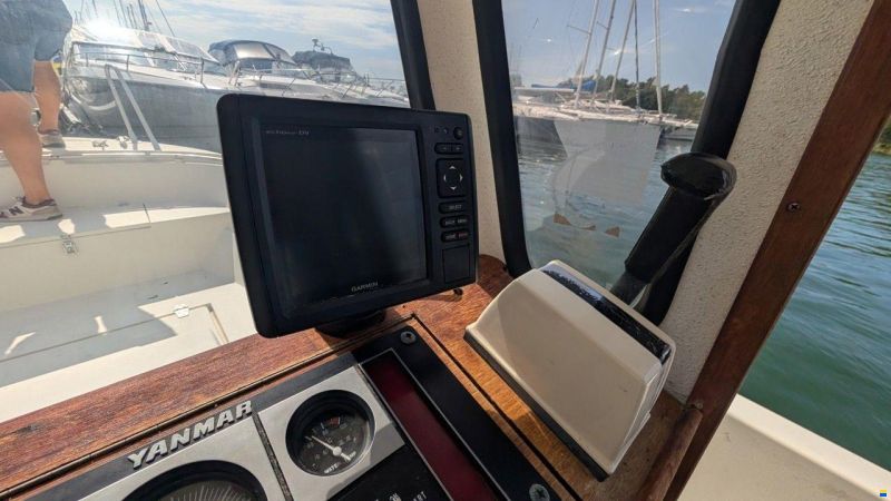 Minor 6400 WALK ROUND CABIN