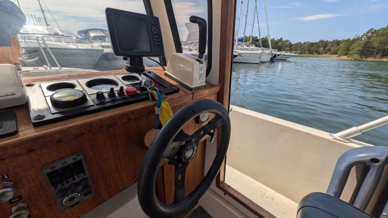 Minor 6400 WALK ROUND CABIN