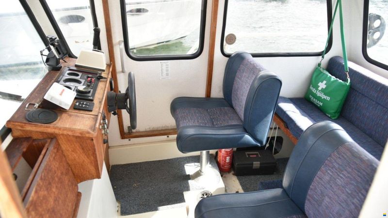 Minor 6400 WALK ROUND CABIN