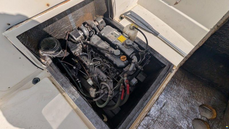 Minor 6400 WALK ROUND CABIN