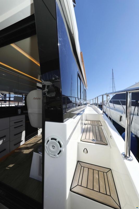 Cobra Futura 40