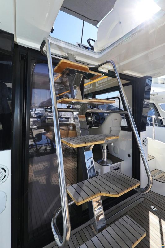 Cobra Futura 40