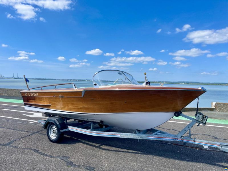 Riva Junior