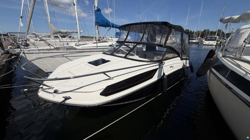 Bayliner VR5 Cuddy