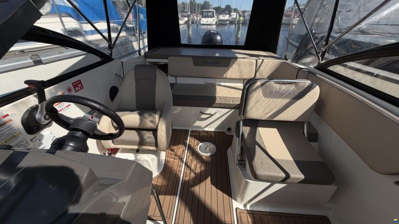 Bayliner VR5 Cuddy