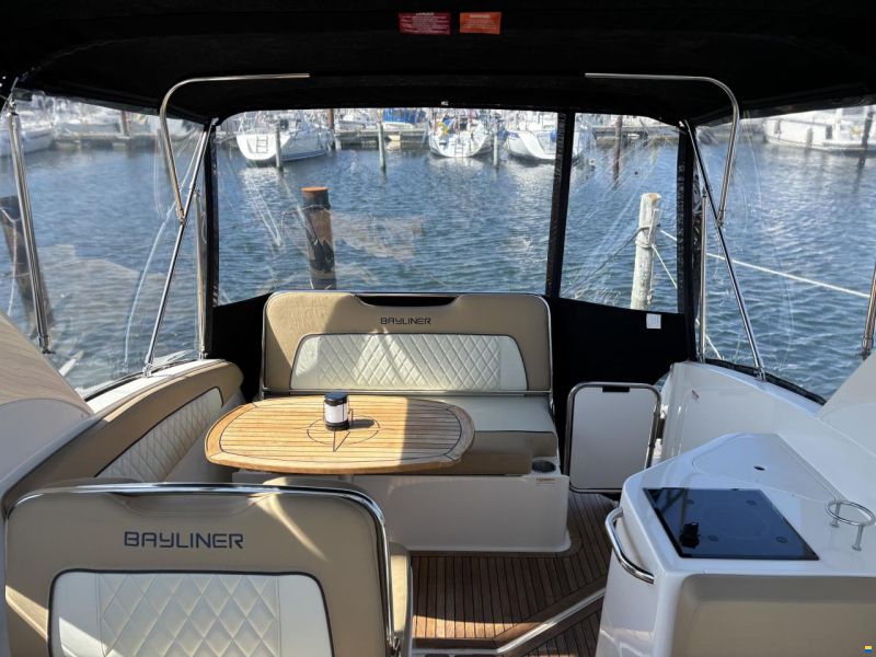 Bayliner Ciera 8