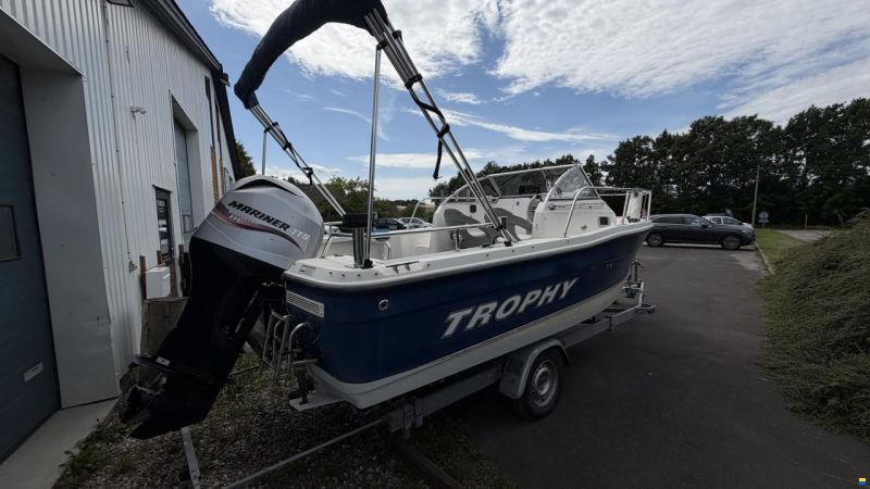 Bayliner Trophy