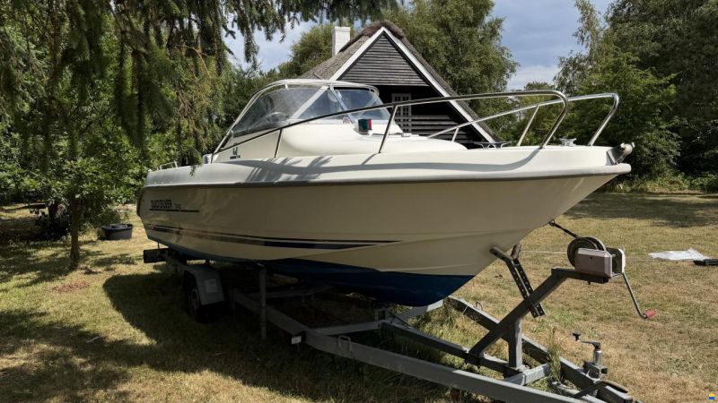 Quicksilver 640 Walk Around