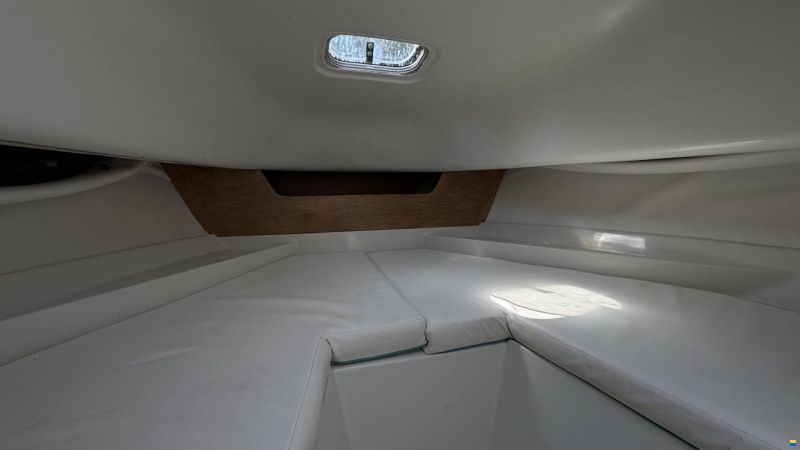 Quicksilver 640 Walk Around