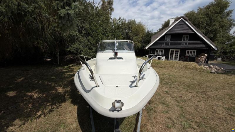 Quicksilver 640 Walk Around