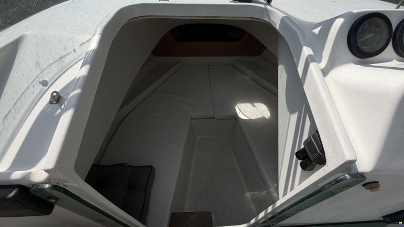 Quicksilver 640 Walk Around