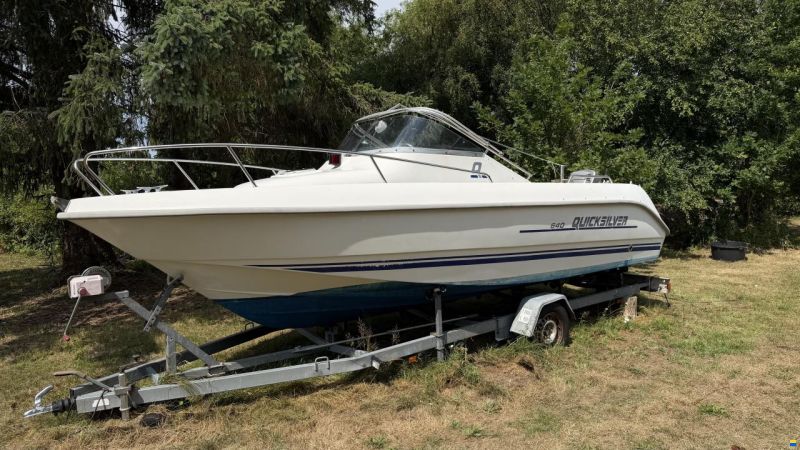 Quicksilver 640 Walk Around
