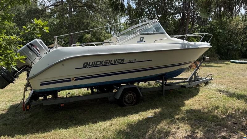 Quicksilver 640 Walk Around