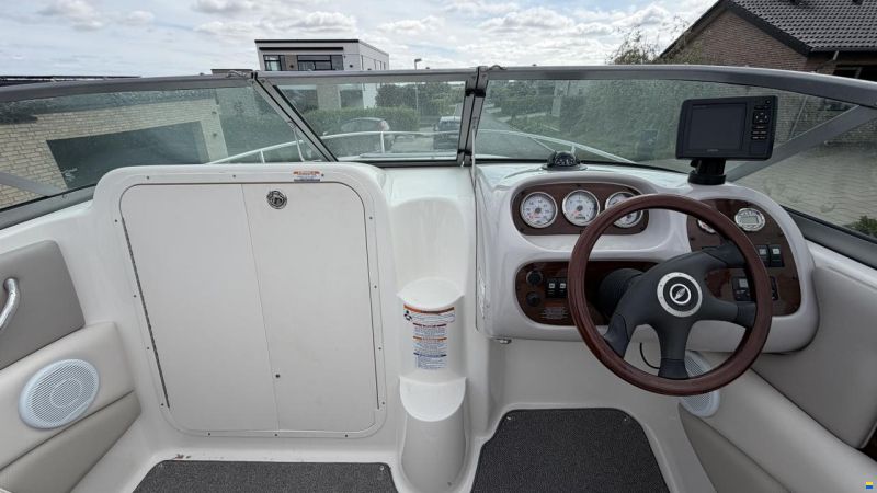 Chaparral 215 SSI