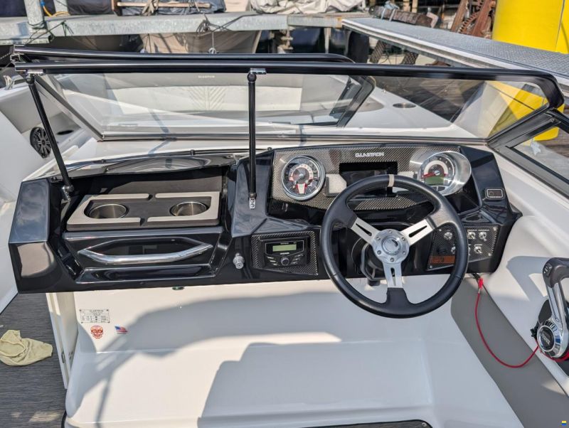 GLASTRON GTD 245 (Baujahr 2021)