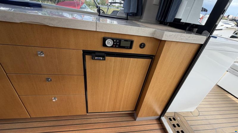 Galeon 370 HTC