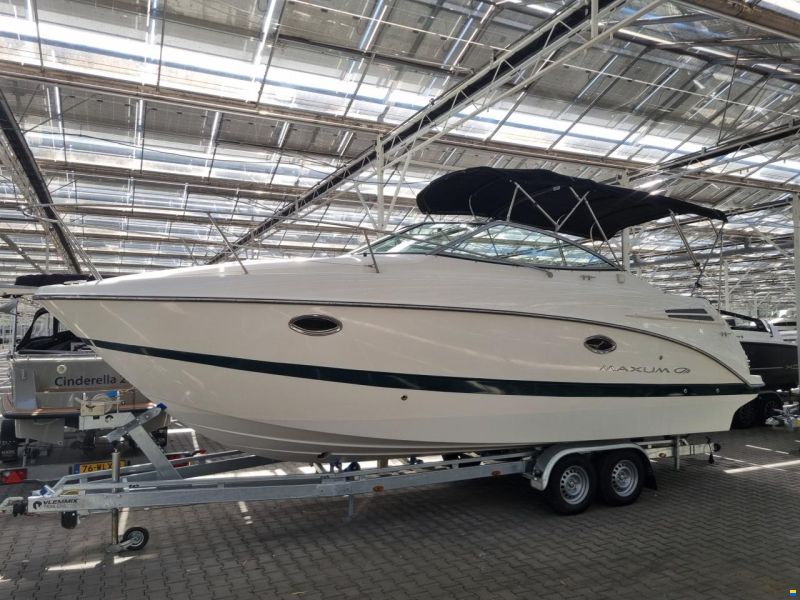 Maxum 2700 SE