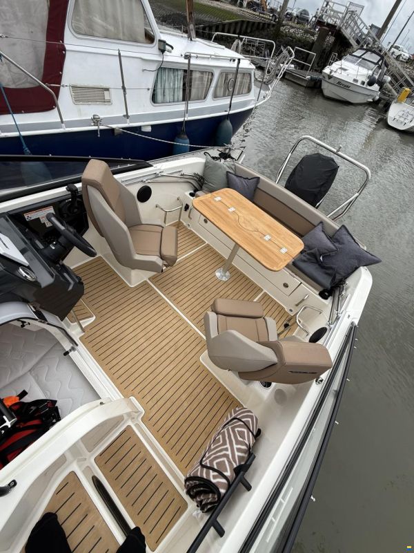 Quicksilver 605 Cruiser